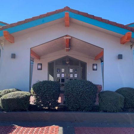 Howard Johnson By Wyndham Columbus Fort Moore Extérieur photo
