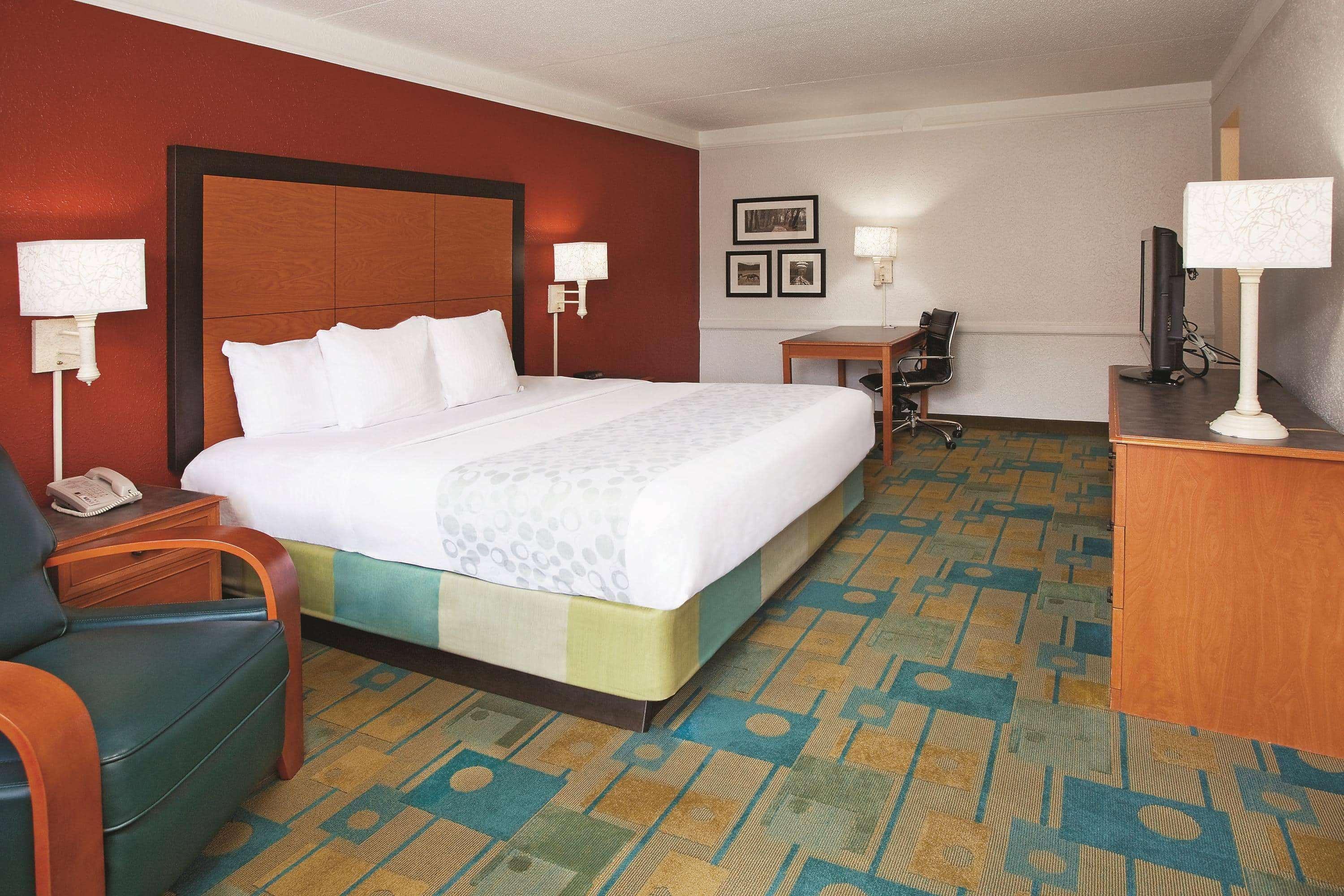Howard Johnson By Wyndham Columbus Fort Moore Extérieur photo