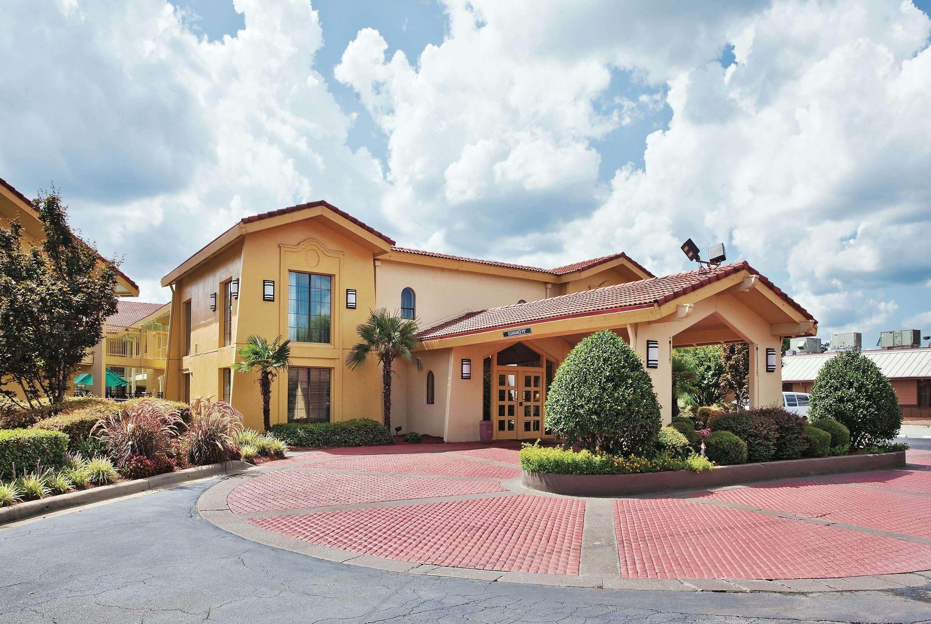 Howard Johnson By Wyndham Columbus Fort Moore Extérieur photo