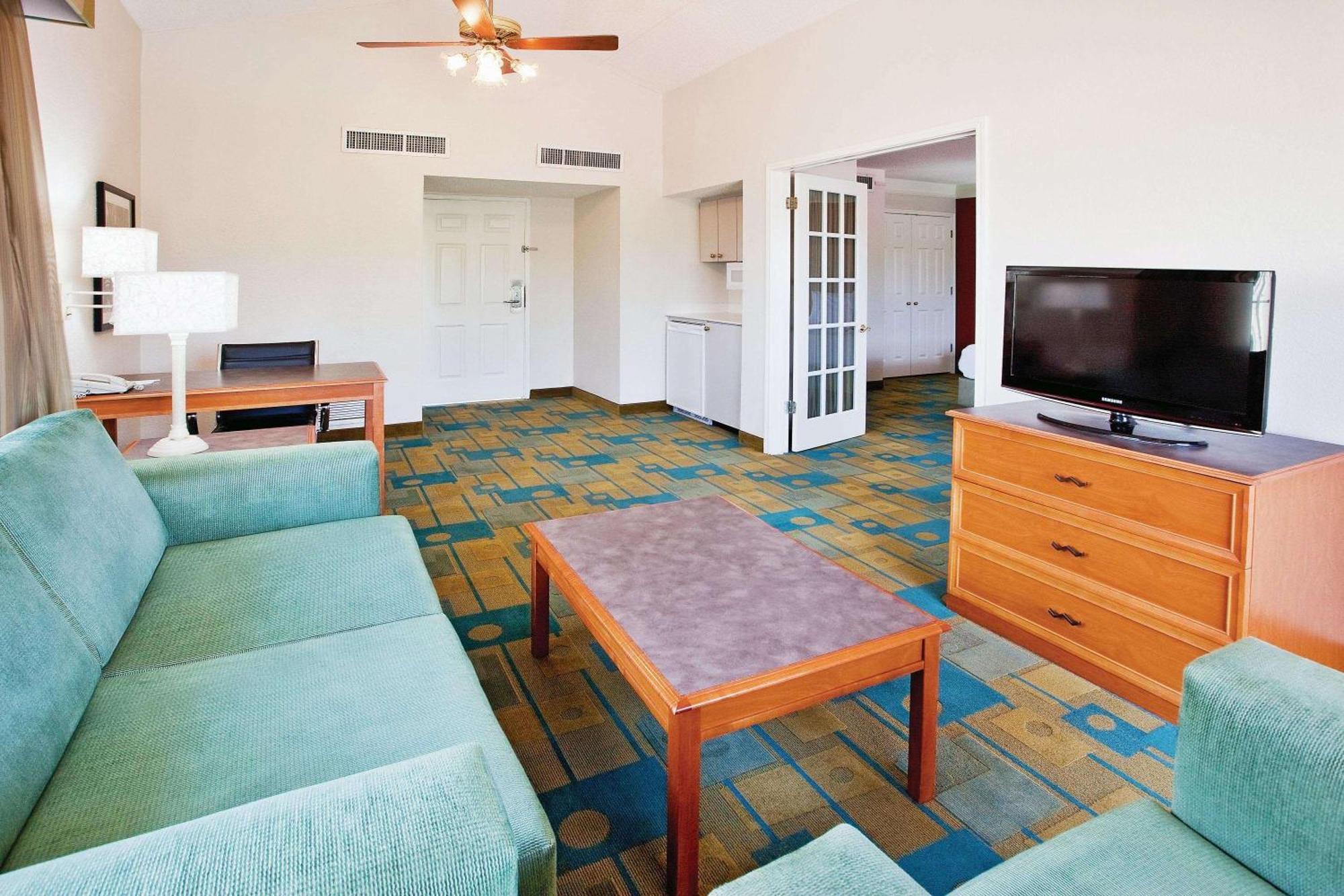 Howard Johnson By Wyndham Columbus Fort Moore Extérieur photo